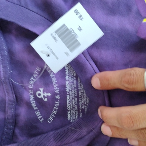 Shorts & shirt bundle - Picture 7 of 8